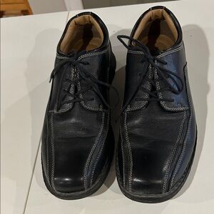 Dockers Men's Black Lace-Up Leather Oxfords with Contrast Stitching